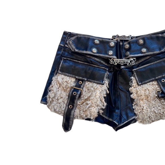 Black y2k western leather buckle belt low waist shorts with fur - Picture 2 of 4